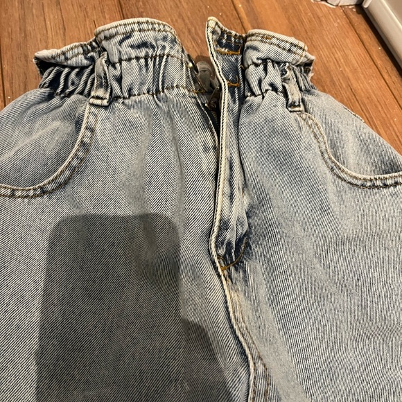 High-rise Mom Jeans - Picture 3 of 4